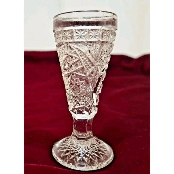 Vintage Pressed Glass Cordial Glasses Set of 4 Clear Diamond Starburst Pattern - Picture 4 of 4